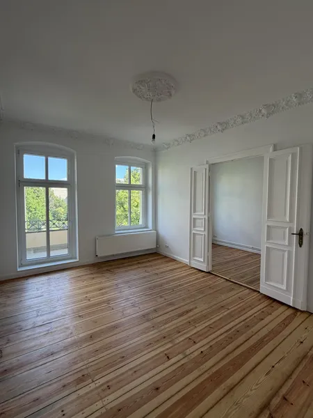Erstbezug nach Sanierung: 2-Zimmer Altbauwohnung mit Balkon — photo 1